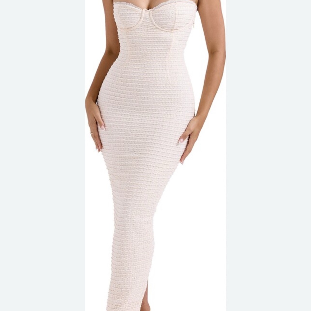 Elinor Lace Body-Con Midi Cocktail Dress
HOUSE OF CB used once